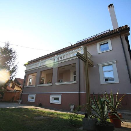 Hostel Teresianum Aleksinac Bagian luar foto